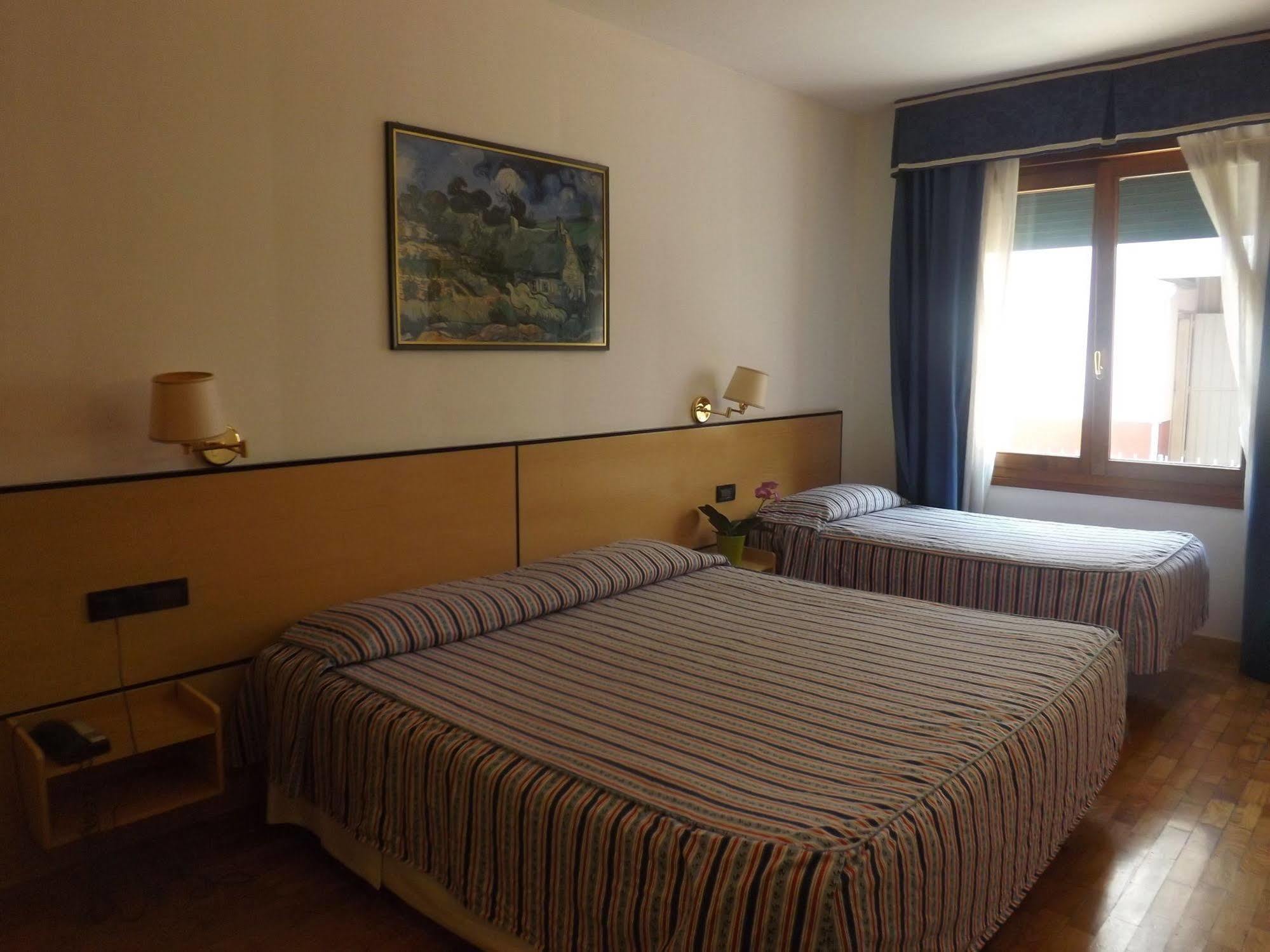 Hotel Damodoro ポルデノーネ エクステリア 写真
