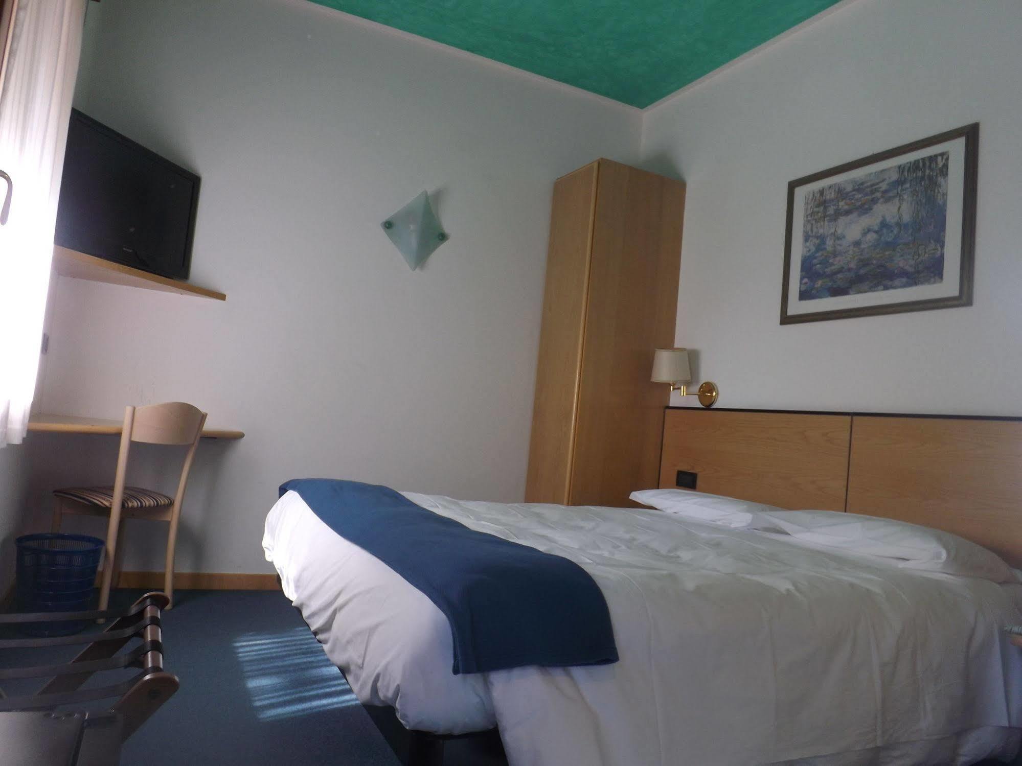 Hotel Damodoro ポルデノーネ エクステリア 写真