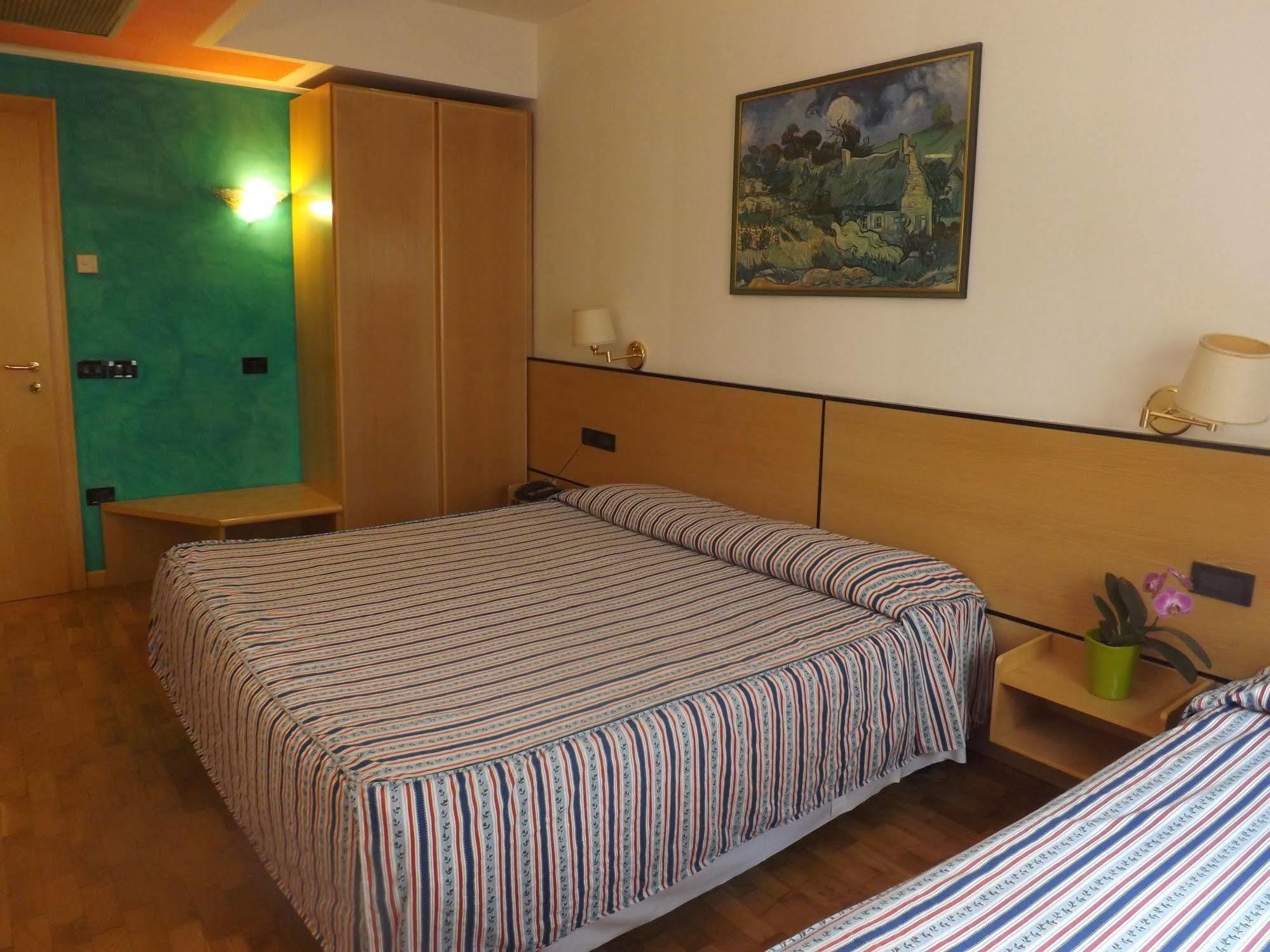 Hotel Damodoro ポルデノーネ エクステリア 写真