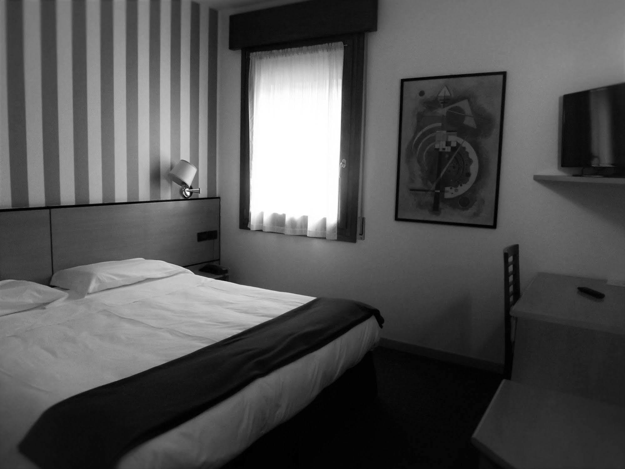 Hotel Damodoro ポルデノーネ エクステリア 写真