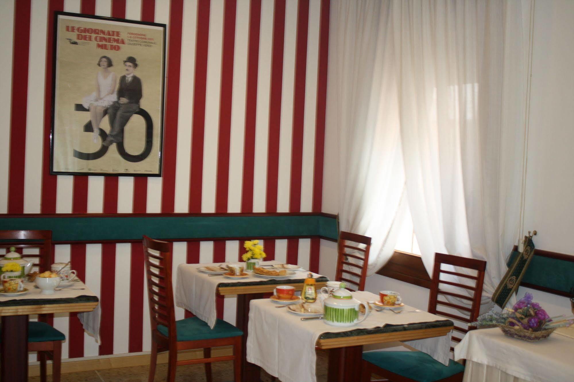 Hotel Damodoro ポルデノーネ エクステリア 写真